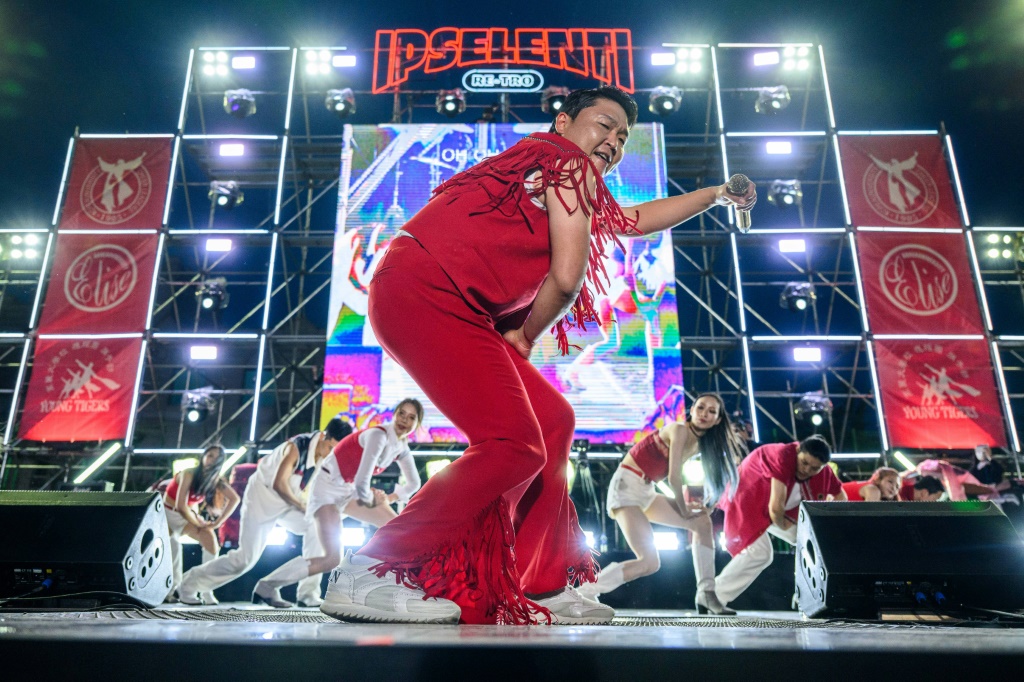 المغني الكوري الجنوبي ساي خلال إحدى الحفلات في العاصمة سيول في 27 أيار/مايو 2022 (ا ف ب)