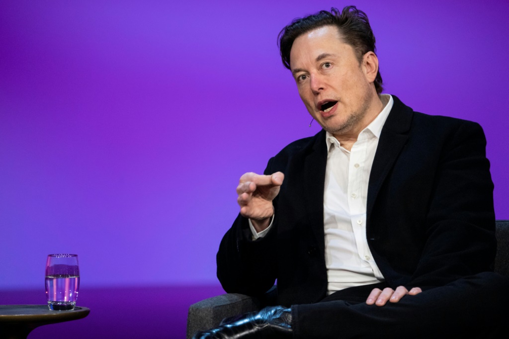 هدد رئيس شركة Tesla Exeuctive Elon Musk بسحب عرضه على Twitter إذا لم تقدم الشركة المعلومات المطلوبة بشأن الحسابات المزيفة (ا ف ب)