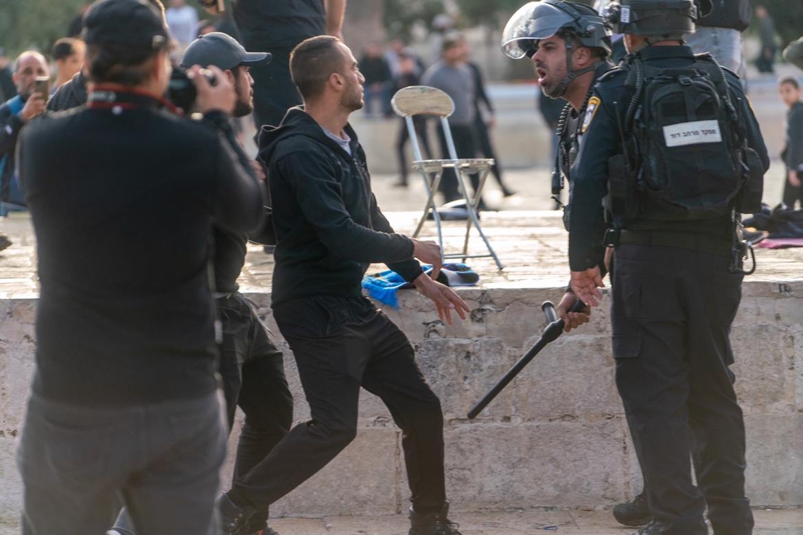 صورة لاعتقال شبان فلسطنينين (وفا)