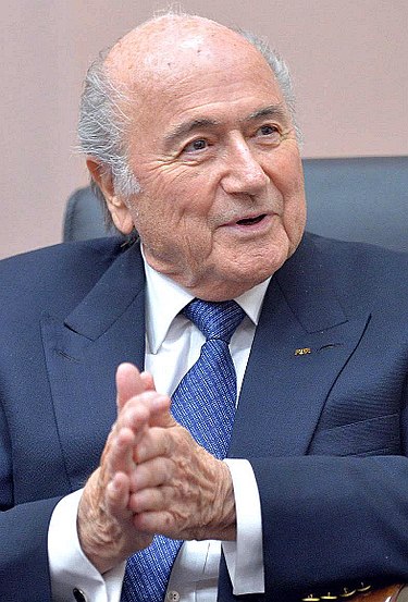 الرئيس السابق للاتحاد الدولي لكرة القدم بلاتر (ويكيبيديا)