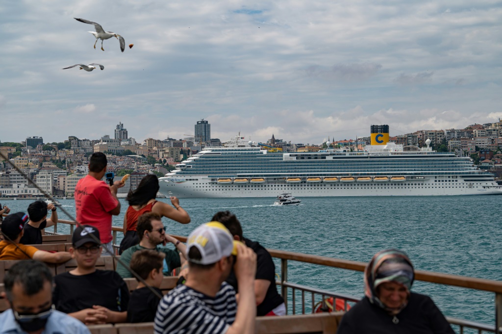 تضرر قطاع السياحة التركي بشدة من فيروس كوفيد ، حيث يمكن أن يحصل على دفعة قوية من الإيرادات المتأتية من غلطة بورت ، الذي افتتح في عام 2021 (ا ف ب)