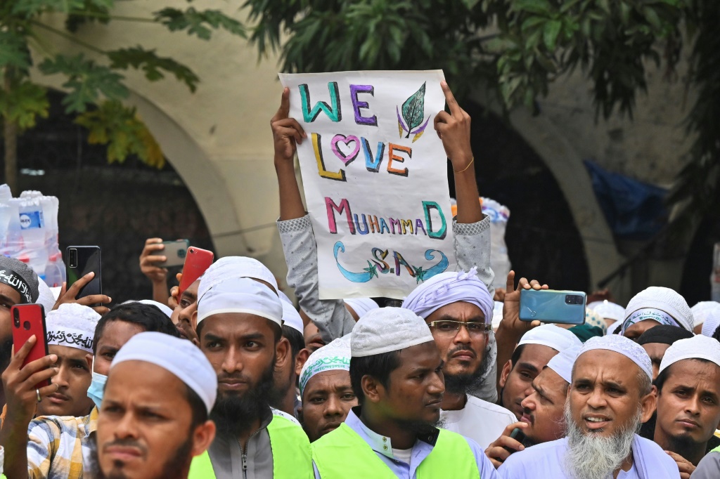 غالبًا ما تثير التعليقات المهينة عن الإسلام أو النبي محمد احتجاجات عنيفة في بنغلاديش (أ ف ب)