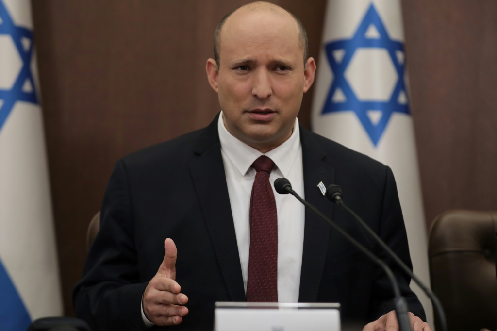 رئيس الوزراء الإسرائيلي نفتالي بينيت يترأس الاجتماع الأسبوعي لمجلس الوزراء في القدس ، في 19 يونيو ، 2022 (ا ف ب)