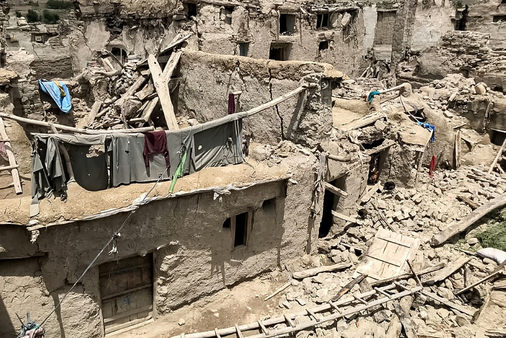 منازل مدمرة في ولاية بكتيكا بجنوب شرق افغانستان في 22 حزيران/يونيو 2022 (ا ف ب)