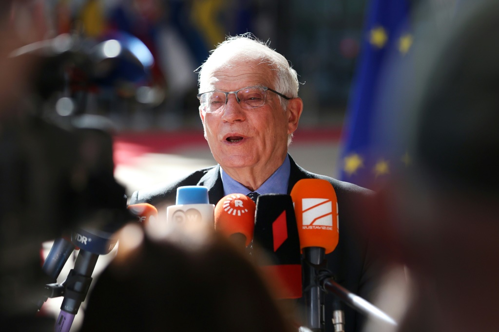 مسؤول السياسة الخارجية في الاتحاد الأوروبي جوزيب بوريل في بروكسل بتاريخ 31 أيار/مايو 2022 (ا ف ب)