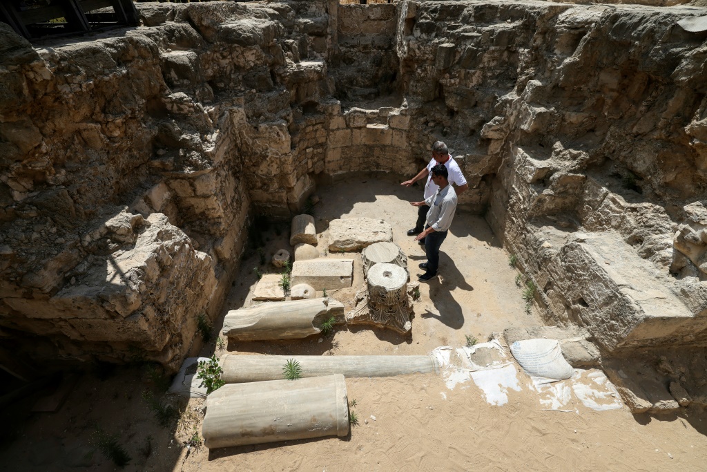  دير القديس هيلاريون هو أحد المواقع التراثية في قطاع غزة، وهو أرض فلسطينية تضم كنوزا أثرية غنية، وإن كانت متخلفة (ا ف ب).