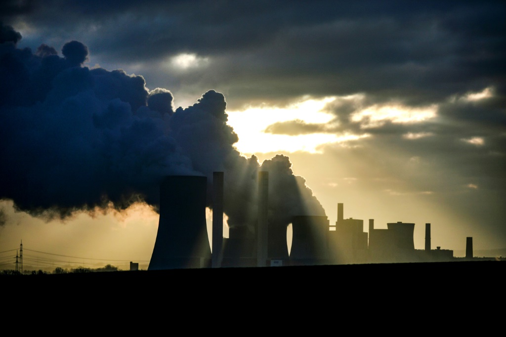    أعادت ألمانيا تنشيط محطات الفحم المتوقفة للتعامل مع الأزمة لكن وزير الطاقة روبرت هابيك يقول إن البلاد لا تزال في طريقها لإغلاق محطات الفحم بحلول عام 2030 (أ ف ب)