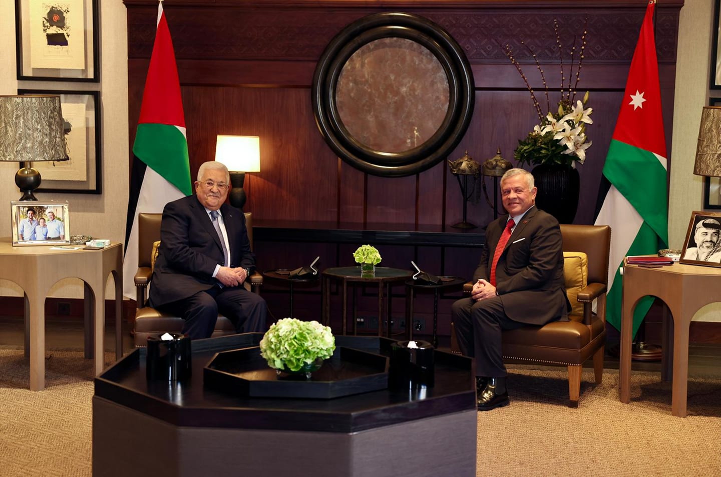 الملك الأردني عبدالله الثاني مع الرئيس الفلسطيني محمود عباس (أ ف ب)