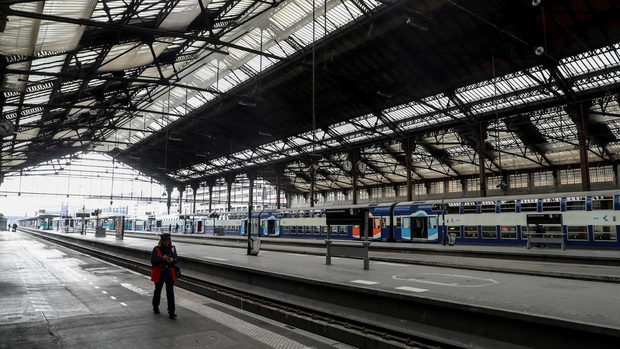 شركة السكك الحديدية الفرنسية تبحث مع النقابات تجنب إضراب (تويتر)