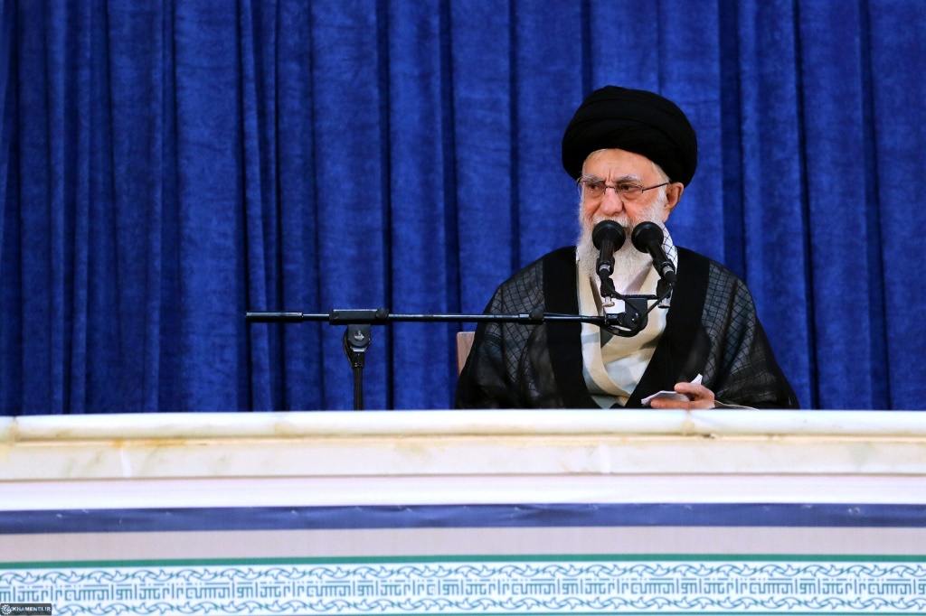صورة مؤرخة في 4 حزيران/يونيو 2022 للمرشد الأعلى للجمهورية الاسلامية على خامنئي في طهران (ا ف ب)