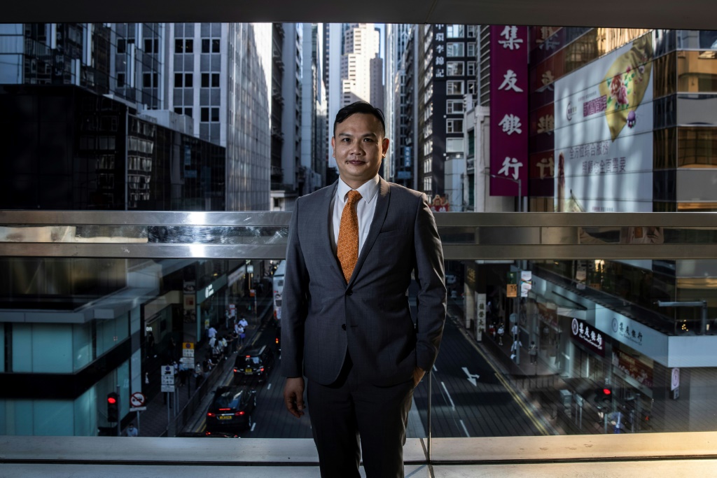 قال الرئيس التنفيذي لشركة برايت سمارت سيكيوريتيز، إدموند هوي ، إنه بعد التسليم في عام 1997 ، أصبح رأس المال الصيني تدريجياً يهيمن على سوق الأوراق المالية في هونغ كونغ (ا ف ب)