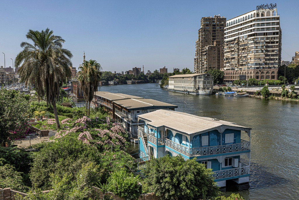  منازل عائمة على ضففاف النيل في القاهرة في 27 حزيران/يونيو 2022 (ا ف ب)
