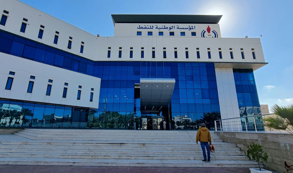 مقر المؤسسة الوطنية الليبية للنفط في طرابلس في 19 كانون الثاني/يناير 2022 (ا ف ب)