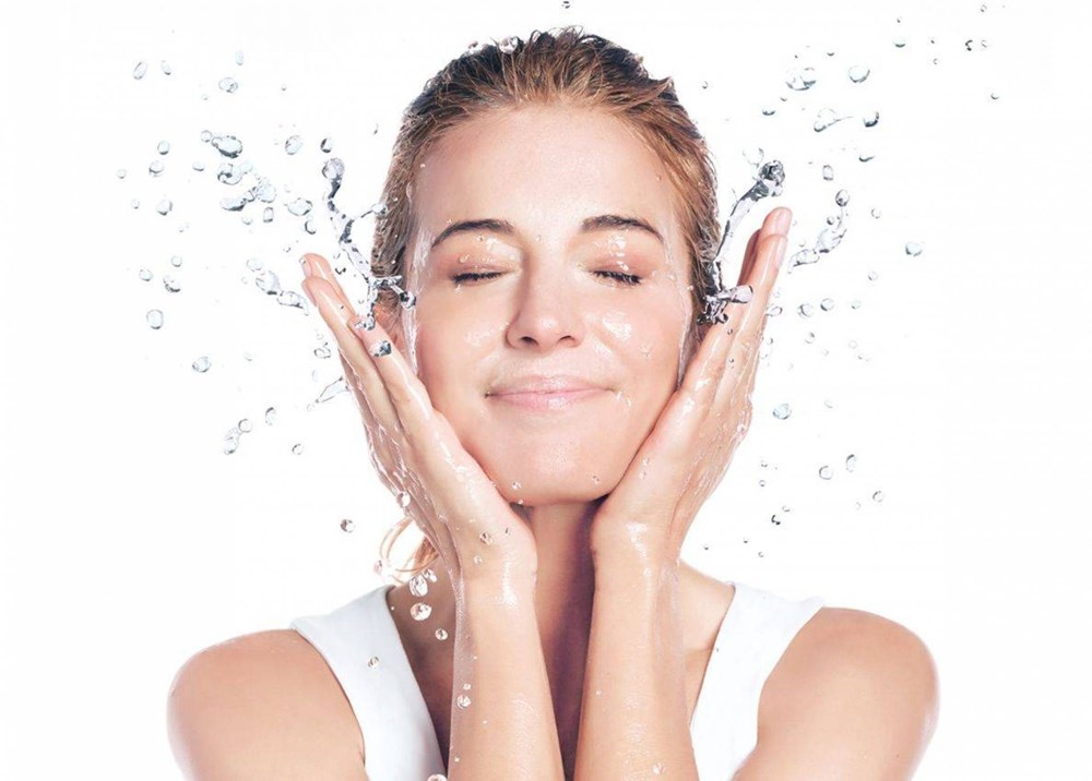 نصائح مفيدة لإتيكيت غسل الوجه صباحاً(زهرة الخليج)