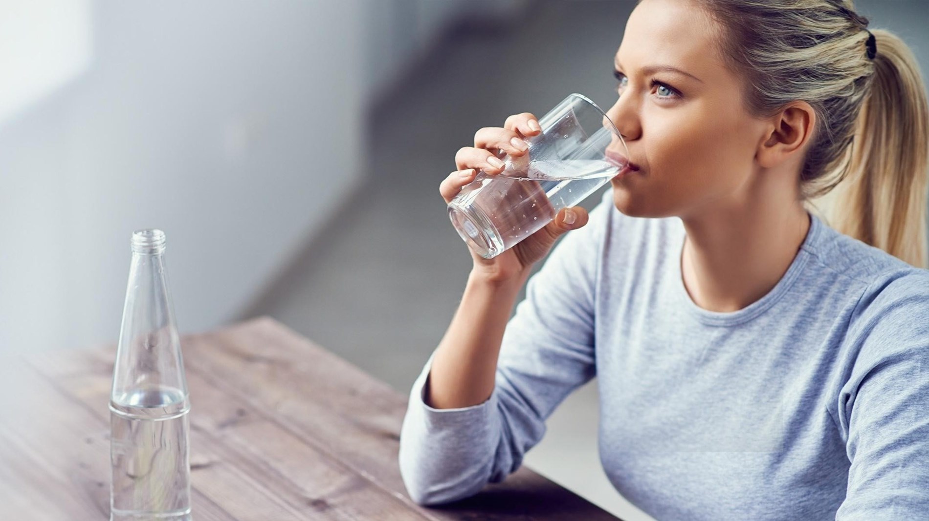 هل يجب أن تشربي 8 أكواب من الماء يومياً؟(زهرة الخليج)