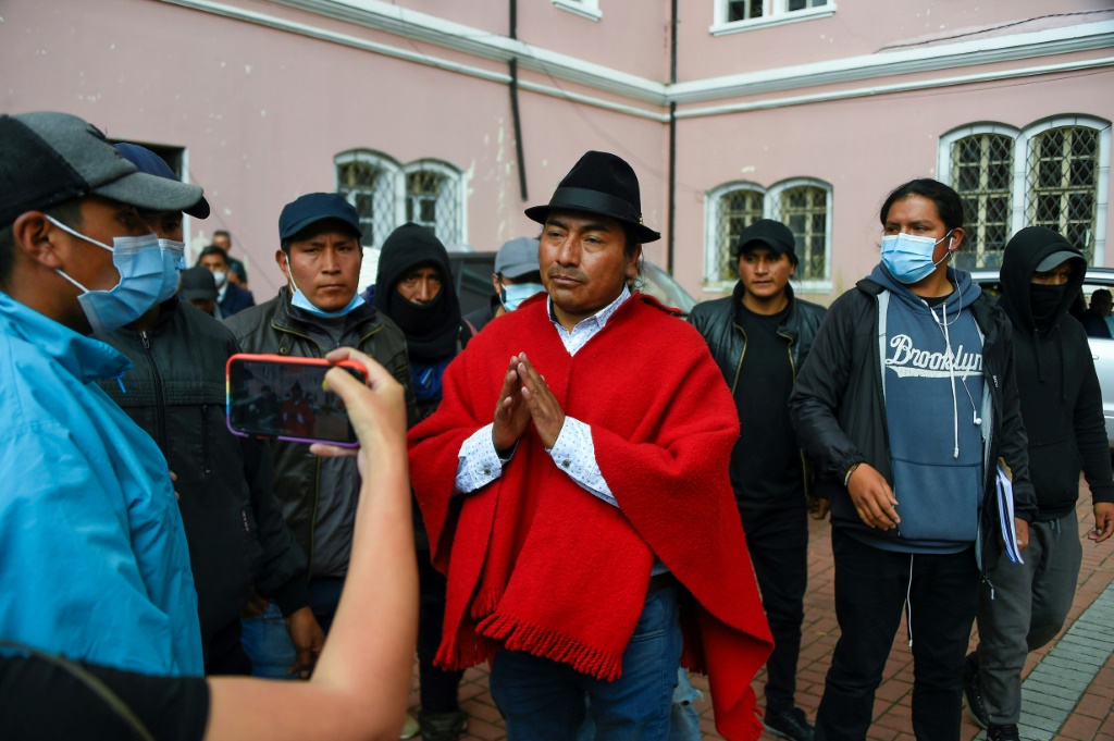 يواجه زعيم السكان الأصليين ليونيداس إيزا المحاكمة على حواجز الطرق التي رافقت 18 يومًا من الاحتجاجات المعوقة في الإكوادور (ا ف ب)