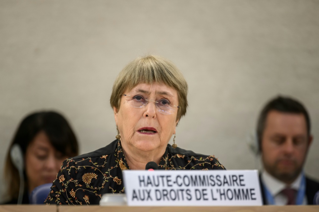 المفوضة السامية للأمم المتحدة لحقوق الانسان ميشيل باشليه خلال كلمة لها أمام مجلس حقوق الإنسان في جنيف في 13 حزيران/يونيو 2022 (ا ف ب)
