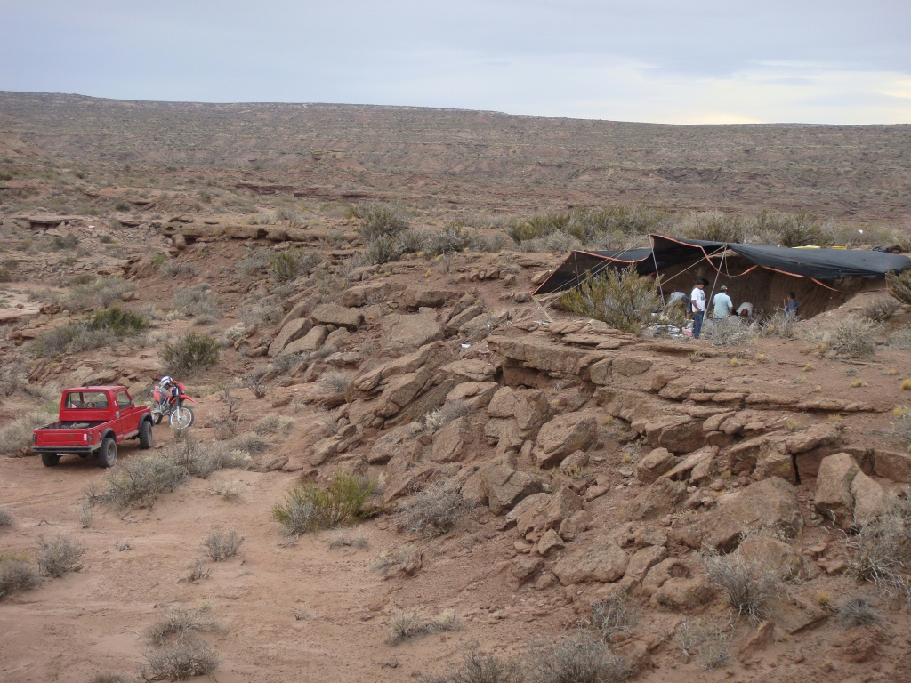 تُظهر هذه الصورة موقع التنقيب ديناصور جديد ، Meraxes gigas ، في Las Campanas Canyon ، 25 كم جنوب غرب Villa El Chocon ، مقاطعة Neuquen ، الأرجنتين ، في 15 مارس 2014 (ا ف ب)