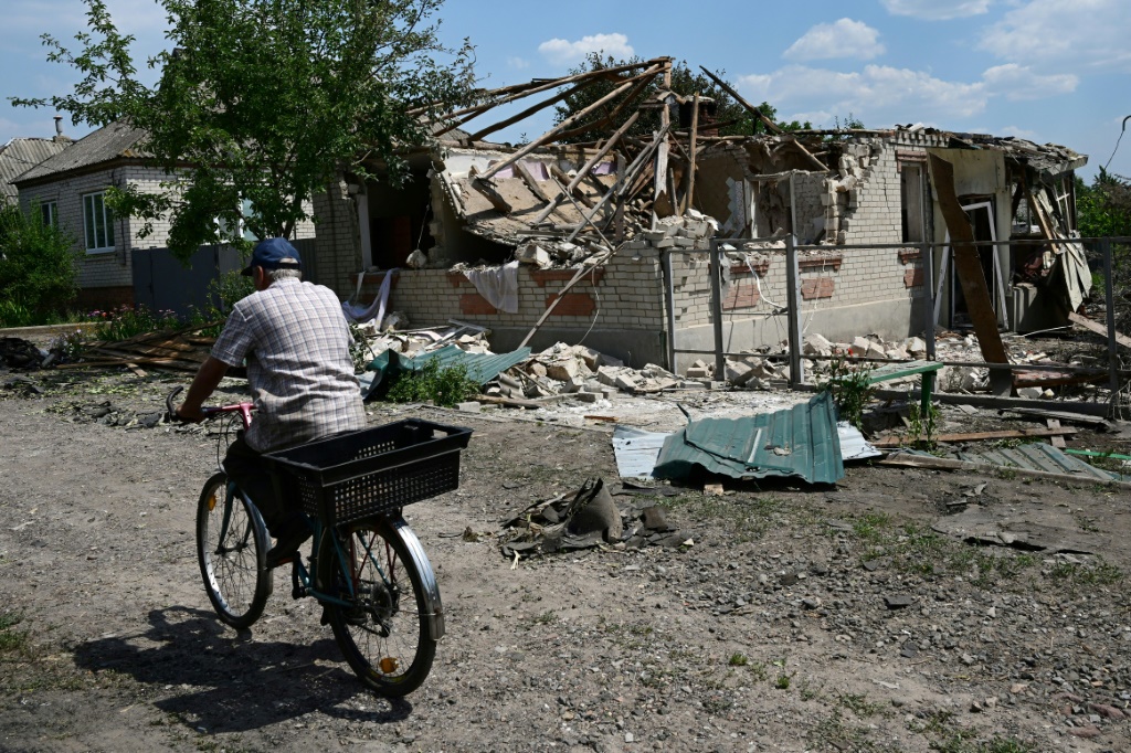   منزل مدمر في قصف في مدينة سلوفيانسك بشرق أوكرانيا في 08 تموز/يوليو 2022 (اف ب)