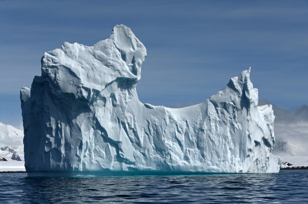 جبل جليد في جزيرة هاف مون في انتاركتيكا في 9 تشرين الثاني/نوفمبر 2019 (ا ف ب)