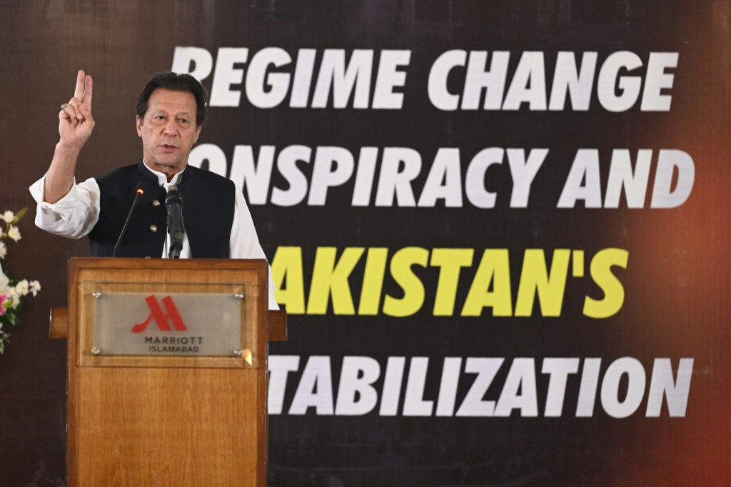    رئيس الوزراء الباكستاني السابق عمران خان خلال فعالية سياسية في إسلام أباد في 22 حزيران/يونيو 2022 (أ ف ب)