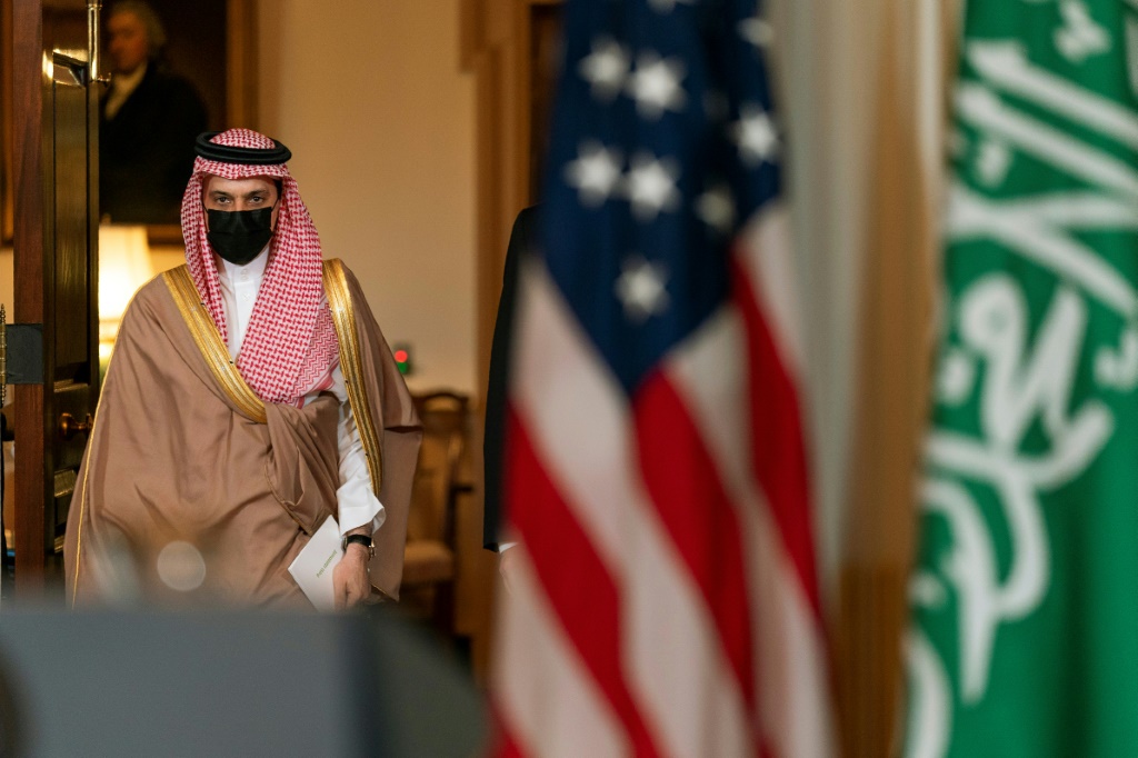 وزير الخارجية السعودي الأمير فيصل بن فرحان آل سعود في زيارة إلى وزارة الخارجية الأمريكية ، 14 أكتوبر 2020 ، في واشنطن العاصمة. (أ ف ب)