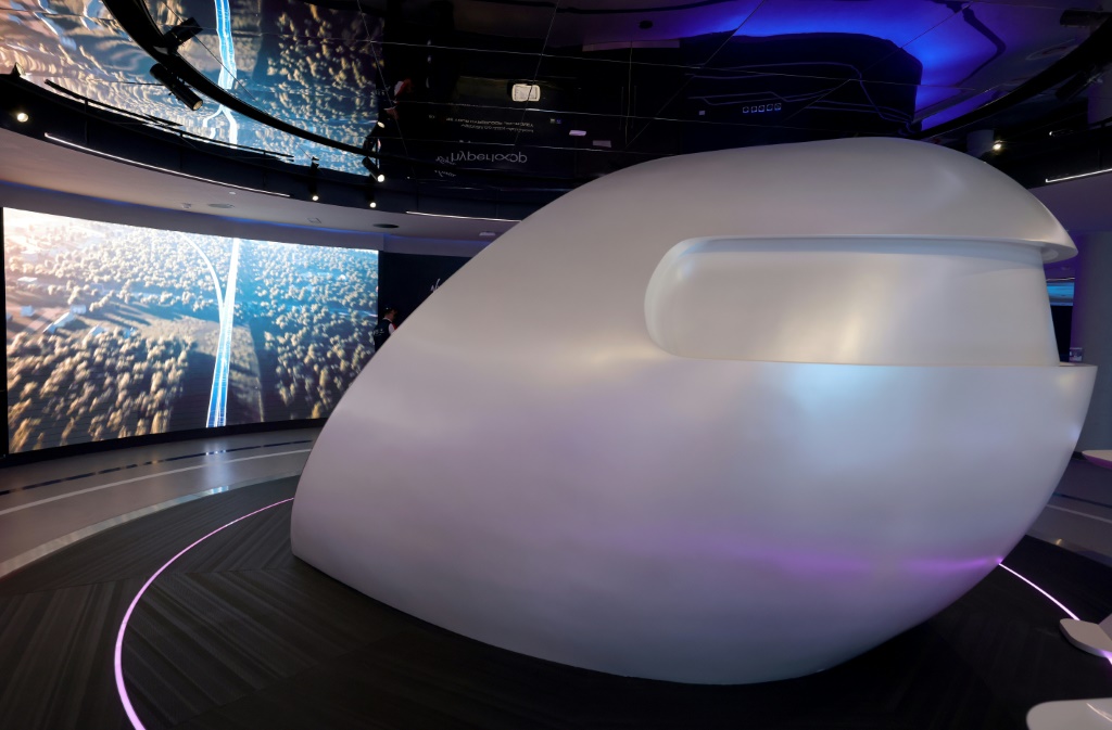 نموذج عن كبسولة "هايبرلوب" في معرض "إكسبو 2020" في دبي في العاشر من تشرين الأول/أكتوبر 2021 (ا ف ب)