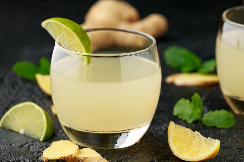 طريقة عمل عصير الليمون بالزنجبيل (هي)