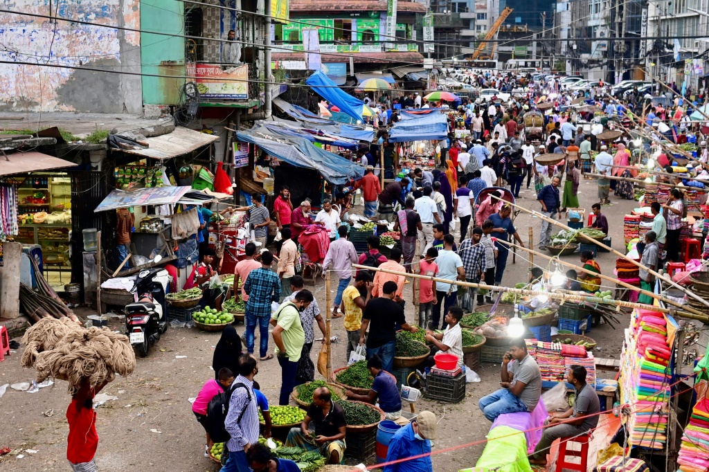سوق خضار في دكا في 26 حزيران/يونيو 2022 (ا ف ب)