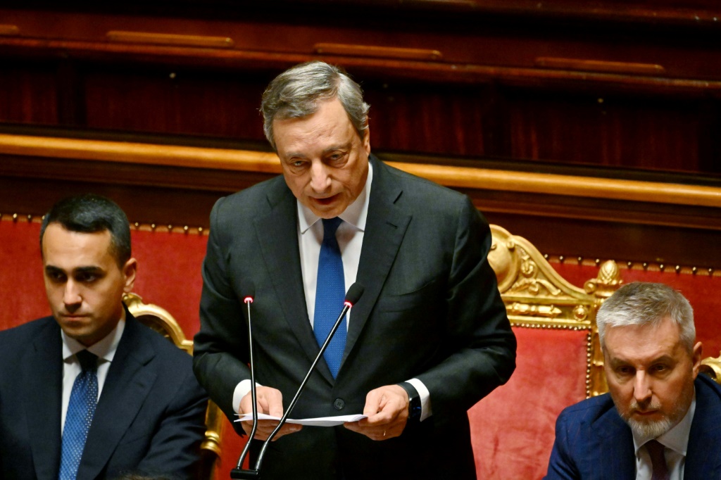 رئيس الوزراء الإيطالي ماريو دراغي يلقي كلمة في مجلس الشيوخ في 20 تموز/يوليو 2022 (ا ف ب)