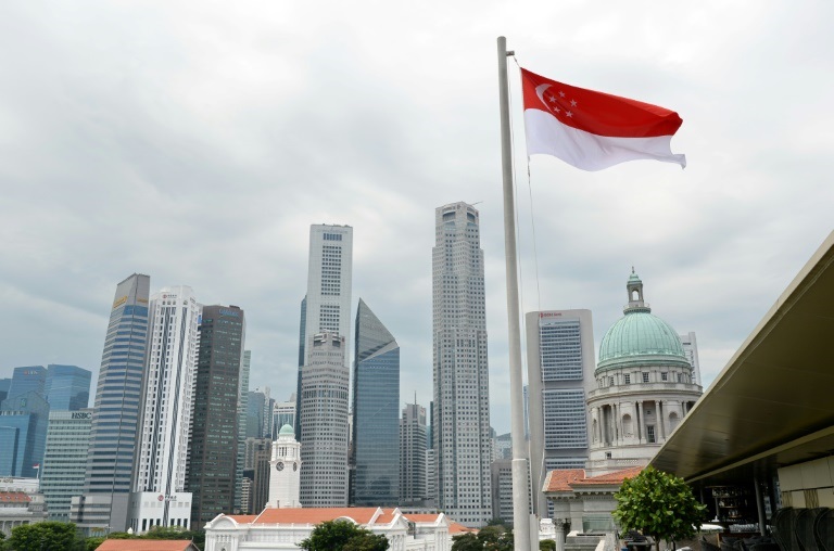 علم سنغافورة في الحي المالي السنغافوري في أيلول/سبتمبر 2016 (ا ف ب)
