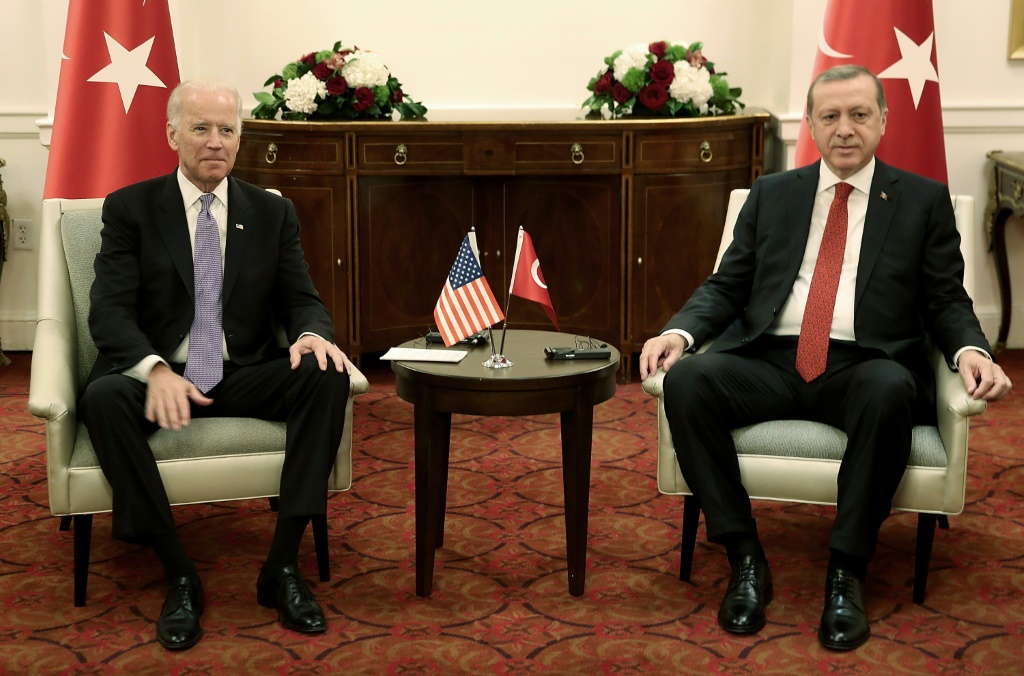 الرئيس التركي رجب طيب أردوغان ونظيره الأمريكي جو بايدن (ا ف ب)