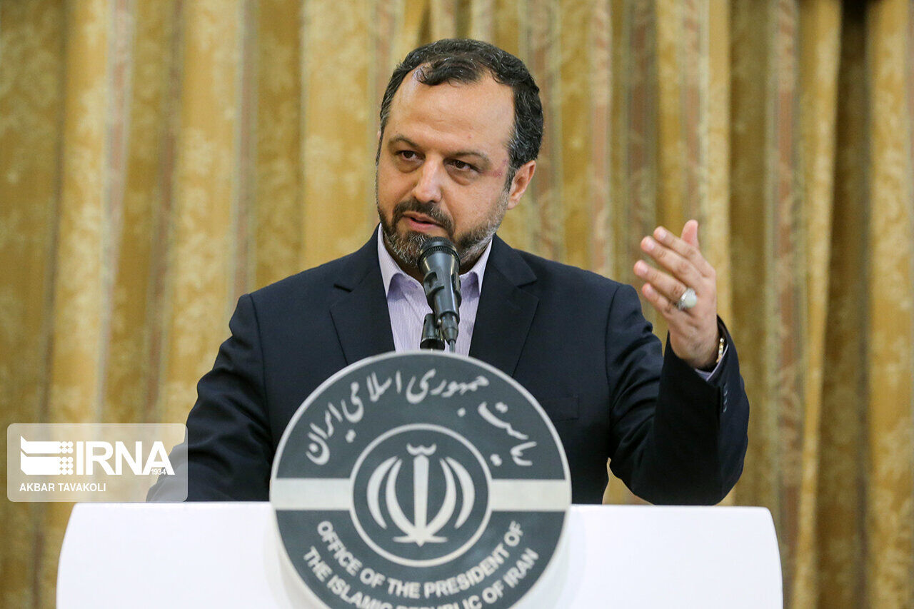وزير الاقتصاد والمالية الإيراني إحسان خاندوزي (ارنا)