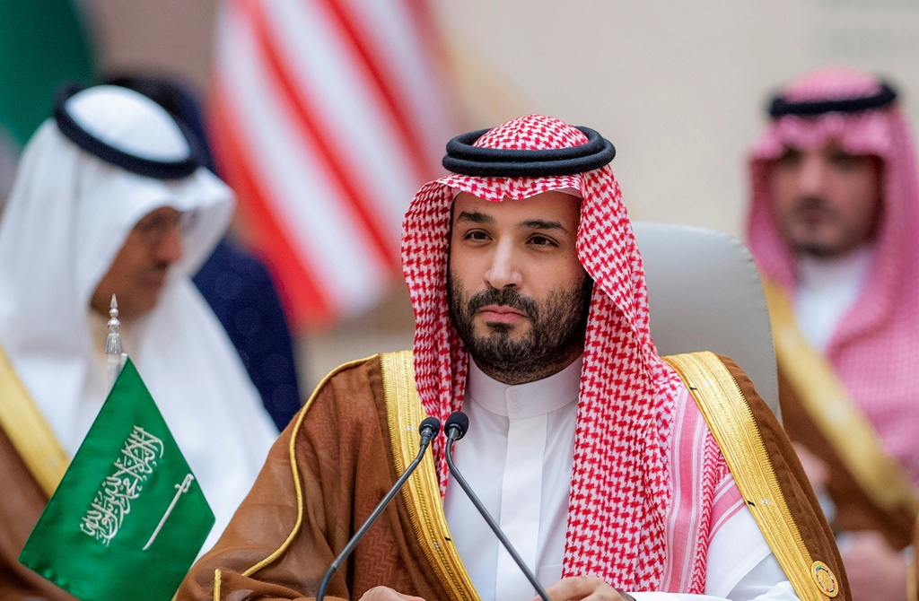 صورة وزعها الديوان الملكي السعودي تُظهر ولي العهد الأمير محمد بن سلمان أثناء قمة في جدة في 16 تموز/يوليو 2022 (ا ف ب)