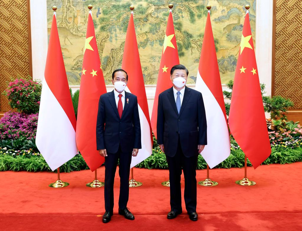  أجرى الرئيس الصيني شي جين بينغ امس الثلاثاء 26/7 محادثات مع الرئيس الإندونيسي الزائر جوكو ويدودو، في بكين (شينخوا)