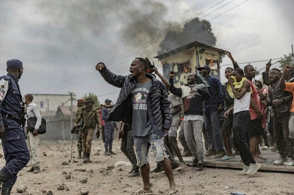  كونغوليون خلال تحرّك احتجاجي ضد بعثة مونوسكو في غوما في 26 تموز/يوليو 2022 (ا ف ب)