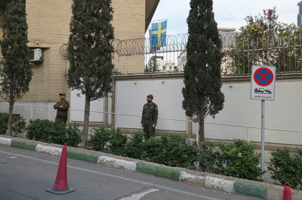    مقر سفارة السويد في طهران بتاريخ 18 نيسان/أبريل 2022 (أ ف ب)