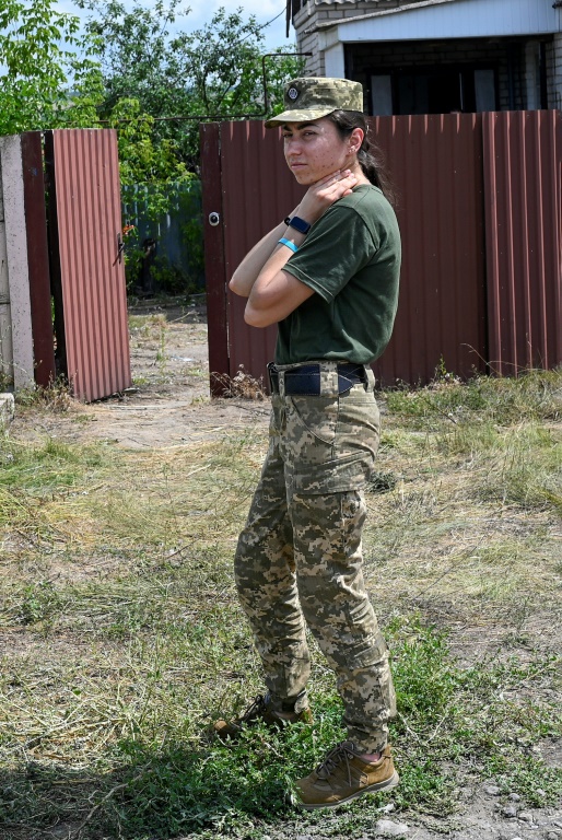    كاترينا ، نائبة قائد وحدة في الجيش الأوكراني ، لم تلتقط صورًا أبدًا مع رفاقها قبل التوجه إلى خط المواجهة - إنه حظ سيئ (ا ف ب)