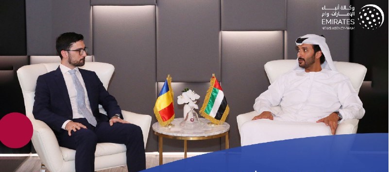 عبدالله بن طوق المري وزير الاقتصاد الاماراتى ، مع بوجدان أوكتافيان باديكا سفير رومانيا لدى دولة الامارت  (وام)