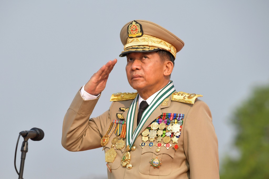  رئيس المجلس العسكري في ميانمار مين أونغ هلاينغ  (ا ف ب)