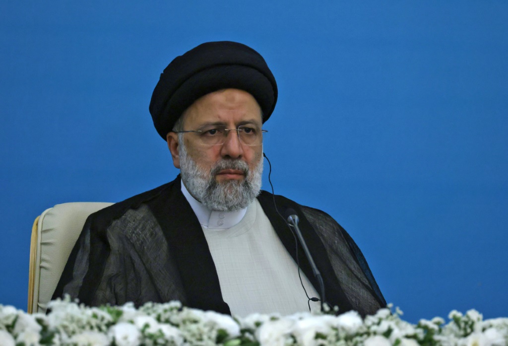 ورث الرئيس الإيراني إبراهيم رئيسي مقاليد بلد في قبضة أزمة اجتماعية عميقة على خلفية اقتصاد يعاني من ضغوط بسبب العقوبات الأمريكية (ا ف ب).