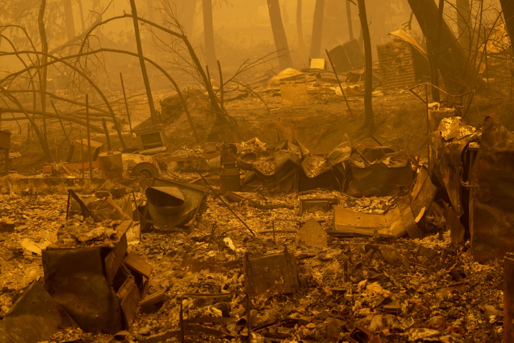 دمار في منطقة نهر كلاماث التي اجتاحها حريق في غابة كلاماث الوطنية، شمال غري ييريكا بكاليفورنيا، في 31 تموز/يوليو 2022 (ا ف ب)