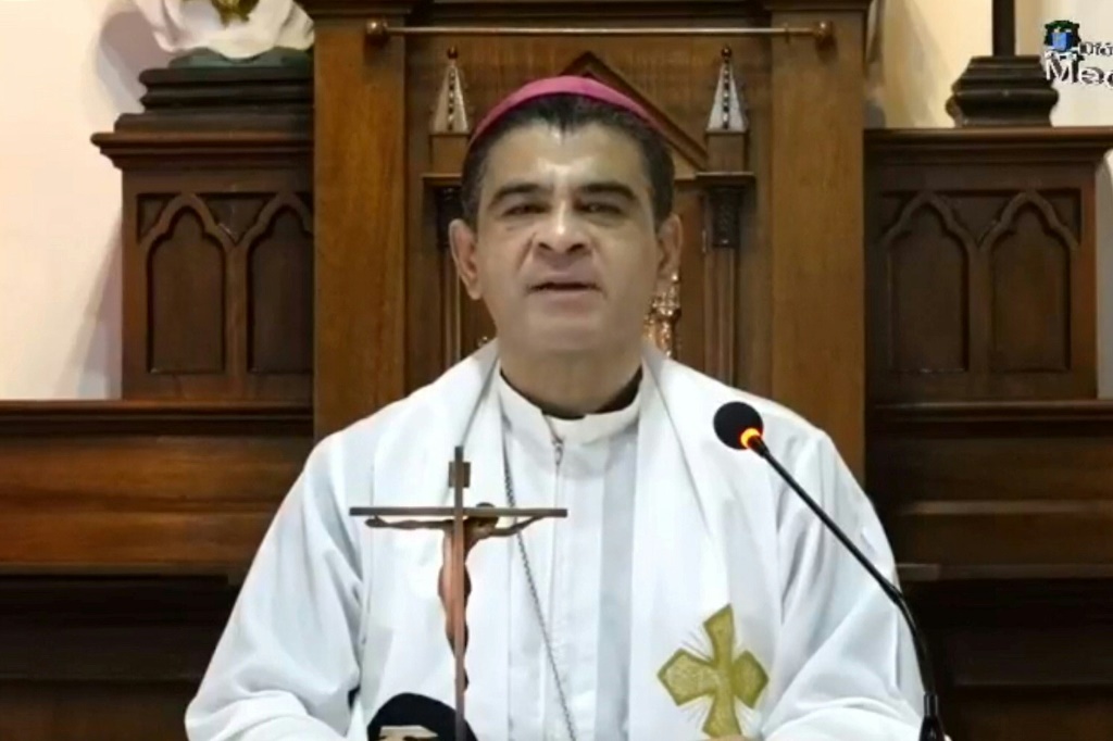 المونسنيور رولاندو ألفاريز خلال قداس في ماتاغالبا بشمل شرق نيكاراغوا في 05 آب/أغسطس 2022 (ا ف ب)