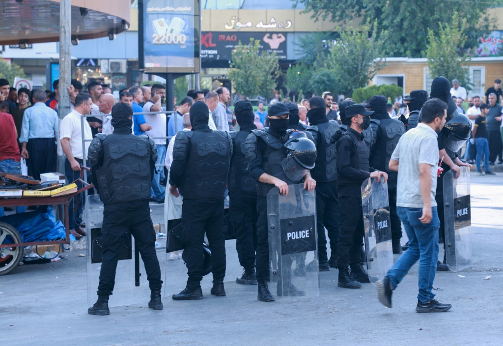 قوات الأمن تنتشر في مدينة السليمانية بإقليم كردستان العراق خلال تظاهرة دعا إليها حزب 