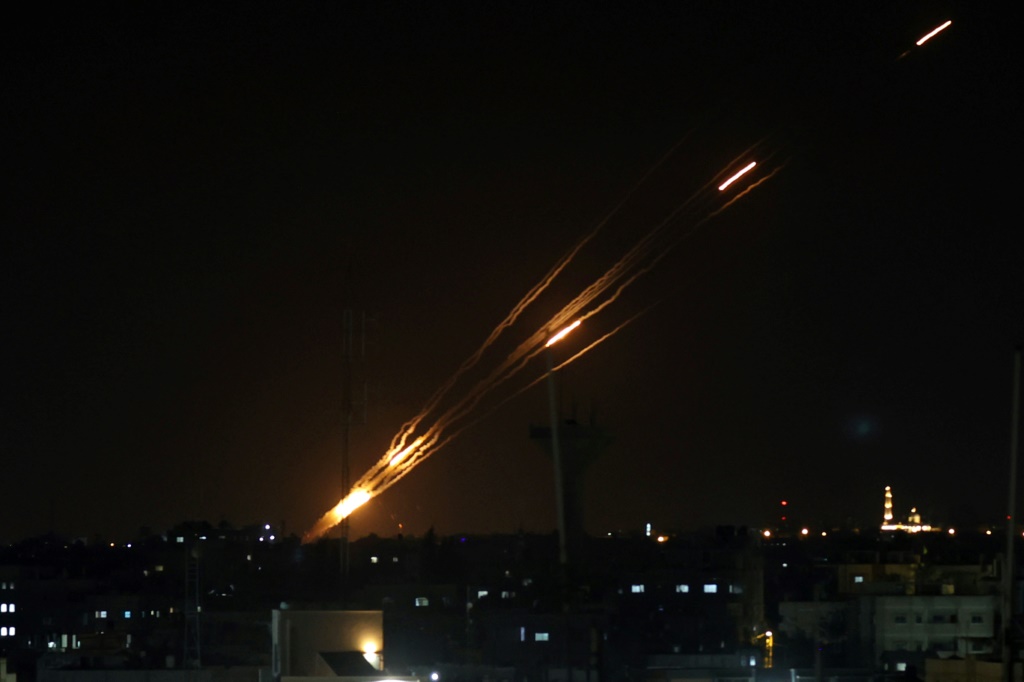 إطلاق صواريخ من غزة باتجاه إسرائيل مساء الأحد 7 آب/أغسطس 2022 (أ ف ب)