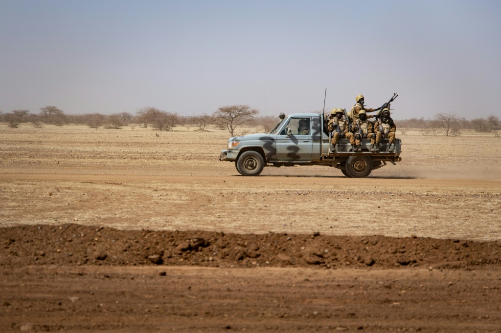 دورية لجيش بوركينا فاسو بالقرب من دوري شمال البلاد في 3 شباط/فبراير 2020 (ا ف ب)