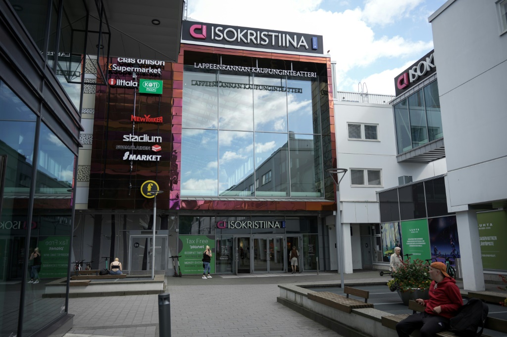  صورة التقطت في 12 آب/أغسطس 2022 لمدخل أحد مراكو التسوق في مدينة لابينرنتا الفنلندية (ا ف ب)
