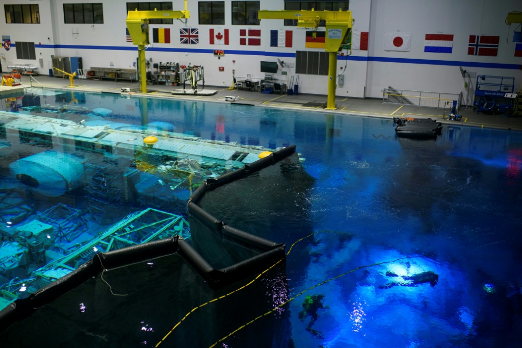 حوض السباحة الذي يستخدم رواد فضاء ناسا لإجراء تدريبات في مركز هيوستن الفضائي في 5 آب/أغسطس 2022 (أ ف ب)
