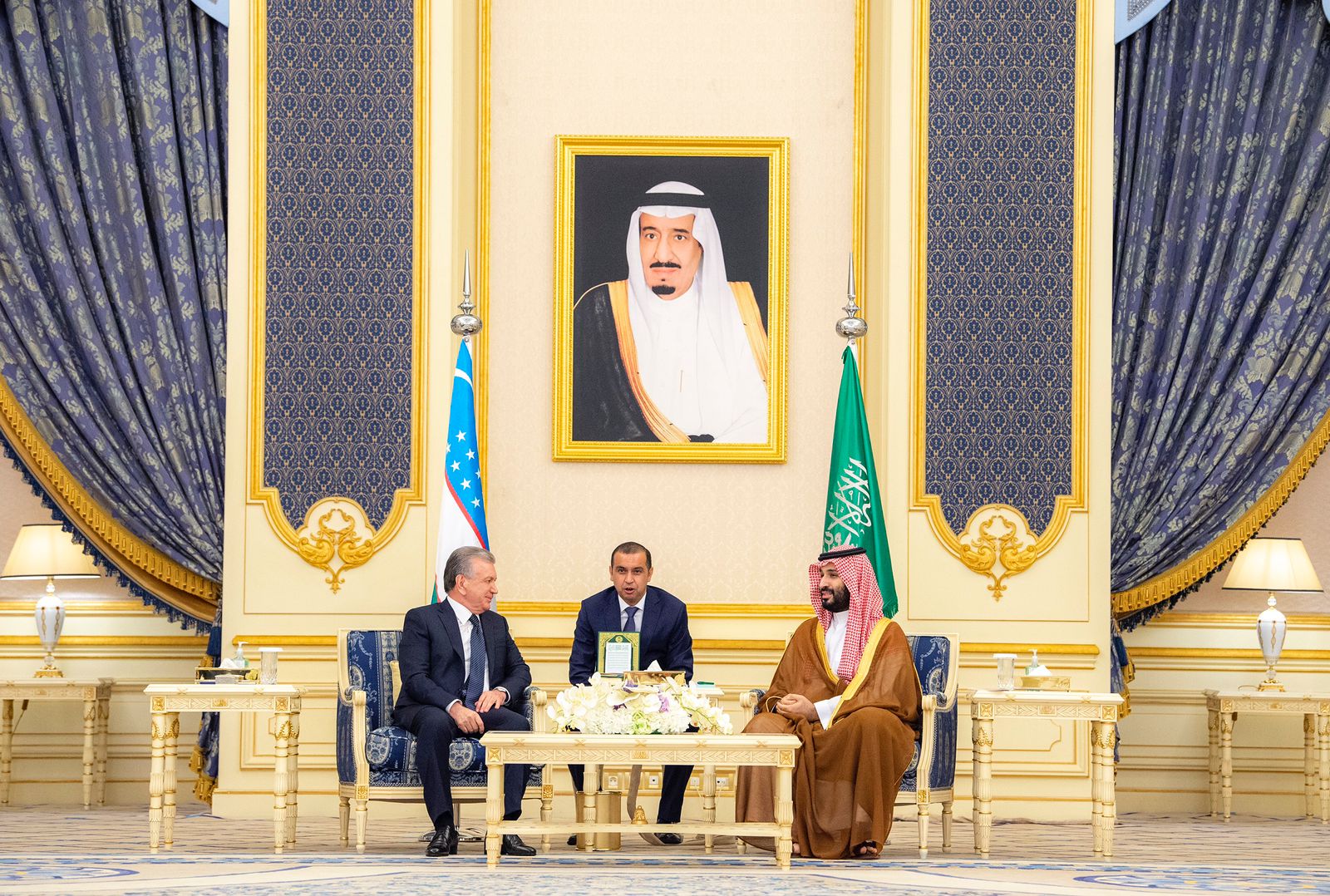 محمد بن سلمان مع رئيس جمهورية أوزبكستان شوكت ميرضيائيف (واس)