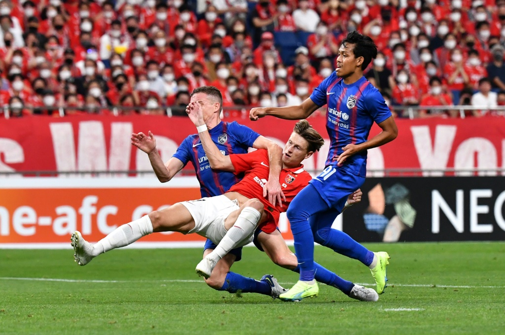 الدنماركي كاسبر يونكر يسجل لأوراوا رد دايموندز الياباني خلال الدور الـ16 من دوري أبطال آسيا لكرة القدم ضد جوهور دار التعظيم الماليزي في ملعب سايتاما في 19 آب/أغسطس 2022 (ا ف ب)
